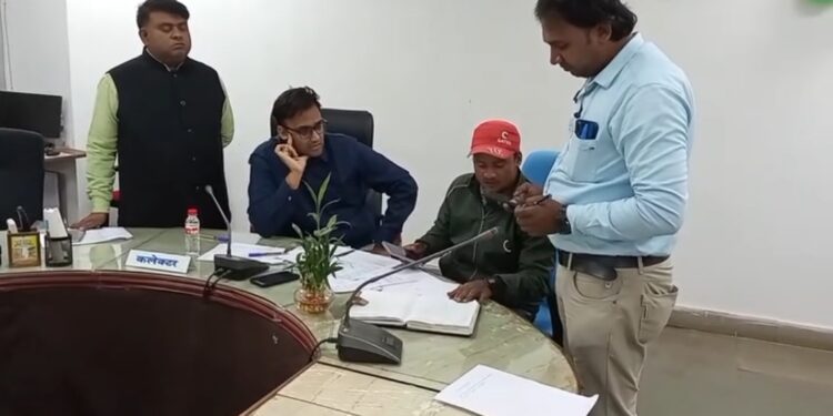 स्थानीय समाधान के दौरान मीटर रीडिंग पुनः लिये जानें के सी.ई.ओ जिला पंचायत श्री गेमावत ने दिए निर्देश