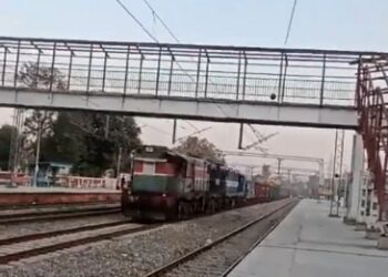 देखिए VIDEO बिना ड्राइवर पटरी पर दौड़ी ट्रेन,