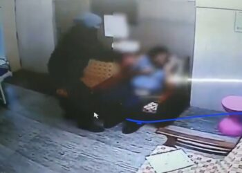 CCTV कैमरे में कैद हुई घटना शख्स ने डॉक्टर के गले पर किए 18 वार किऐ वायरल VIDEO