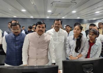 मुख्यमंत्री डॉ. मोहन यादव ने सीएम हेल्पलाइन के शिकायतकर्ताओं से की दूरभाष पर चर्चा