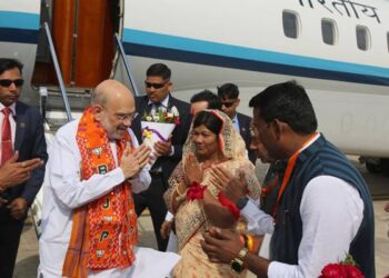 केन्द्रीय गृह मंत्री का खजुराहो विमानतल पर हुआ आत्मीय स्वागत