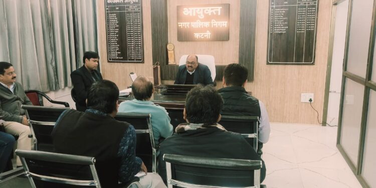 आयुक्त ने निगम की आय वृद्धि पर बैठक में अधिकारियों को दिये निर्देश