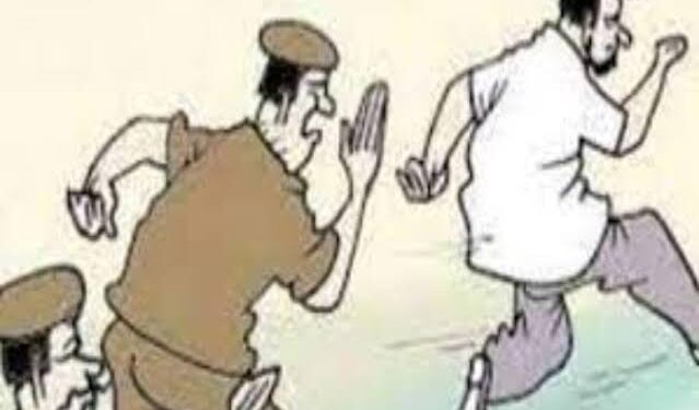 सजा मिलने के बाद रेपिस्ट अस्पताल से मेडीकल के दौरान कांस्टेबल को धक्का देकर भाग निकला,तलाश जारी,मचा हड़कंप…..