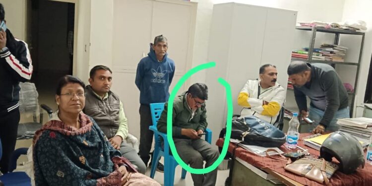 पन्ना 5 हजार की रिश्वत लेते रंगे हाथ पकड़ा गया पटवारी देखे VIDEO