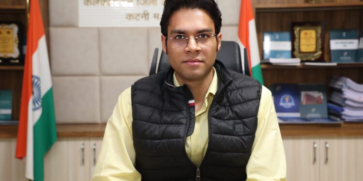 लोक सेवा गारंटी अधिनियम अंतर्गत उर्जा विभाग के आवेदनों का समय-सीमा में निराकरण नहीं करने पर सख्त हुये कलेक्टर
