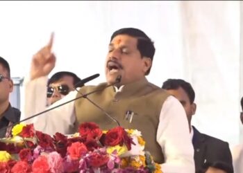 पहले दिव्यांगता और मृत्यु के आधार पर ₹1 लाख की सहायता मिलती थी… अब ऐसे मजदूरों को ₹4 लाख देने की घोषणा हमारी सरकार द्वारा की  जा रही है..  अगर कोई मजदूर 50% लागत पर ई-स्कूटर खरीदेगा, तो उसे ₹40 हजार की मदद दी जाएगी : CM