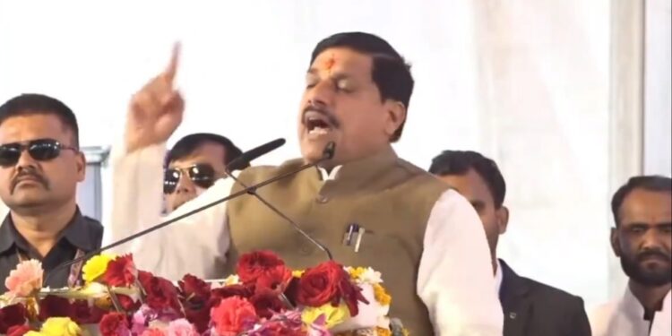 पहले दिव्यांगता और मृत्यु के आधार पर ₹1 लाख की सहायता मिलती थी… अब ऐसे मजदूरों को ₹4 लाख देने की घोषणा हमारी सरकार द्वारा की  जा रही है..  अगर कोई मजदूर 50% लागत पर ई-स्कूटर खरीदेगा, तो उसे ₹40 हजार की मदद दी जाएगी : CM