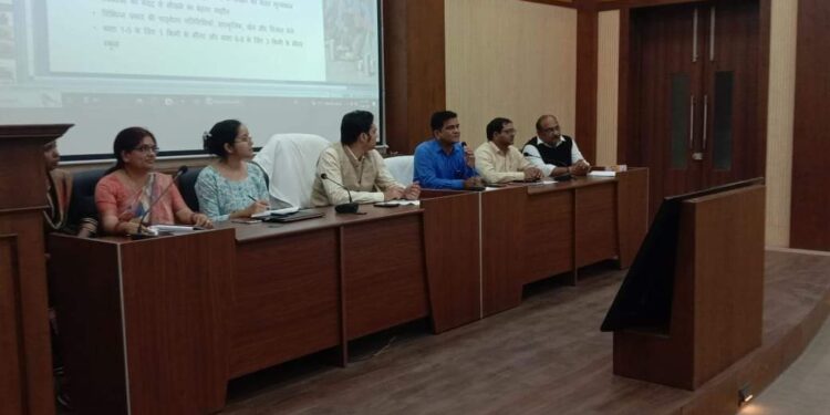 शासकीय स्कूलों में प्रवेश हेतु 1 मार्च से लगेगा ‘‘प्रवेश मेला’’ कलेक्टर श्री प्रसाद की अध्यक्षता में शाला विकास समिति के अध्यक्षों की आयोजित बैठक मे हुआ निर्णय