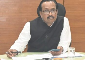 कमिश्‍नर श्री वर्मा ने आधारताल एसडीएम व तहसीलदार को किया निलंबित