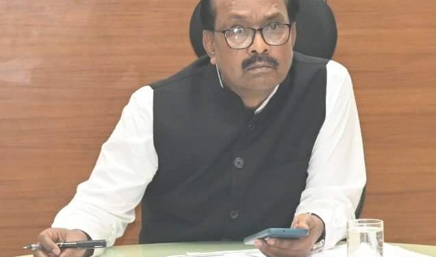 कमिश्‍नर श्री वर्मा ने आधारताल एसडीएम व तहसीलदार को किया निलंबित