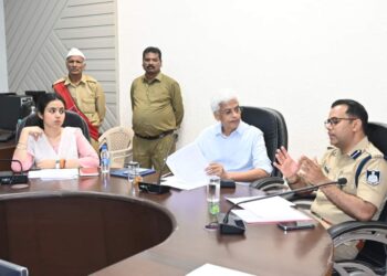 जिला स्‍तरीय सड़क सुरक्षा समिति की बैठक संपन्न समग्र प्रयास से ब्लैक स्पॉट को दूर करें – कलेक्टर