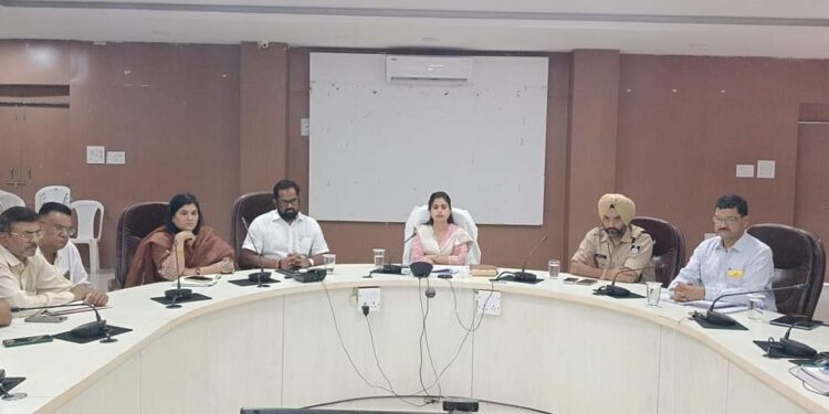 सभी राजनैतिक दल आदर्श आचरण संहिता का पालन करें: जिला निर्वाचन अधिकारी सोनिया मीना जिला स्तरीय स्टैंडिंग कमेटी की बैठक आयोजित