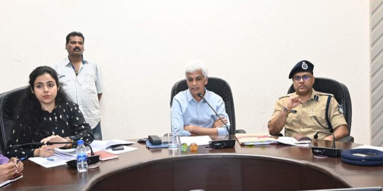 लोकसभा चुनावः- संवेदनशील क्षेत्रों पर कड़ी नजर रखने के निर्देश. राजस्व एवं पुलिस अधिकारियों की संयुक्त बैठक सम्पन्न.