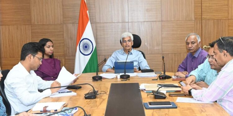 लोकसभा चुनावः- नोडल अधिकारियों की बैठक में कलेक्टर ने की निर्वाचन की तैयारियों की समीक्षा