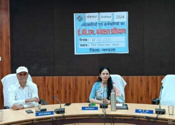 जांच के दौरान प्रत्येक व्यक्ति से अच्छी भाषा में संवाद करें- डॉ. सलोनी सिडाना  प्रशिक्षण में स्थैतिक दल के सदस्यों को कलेक्टर की समझाईश