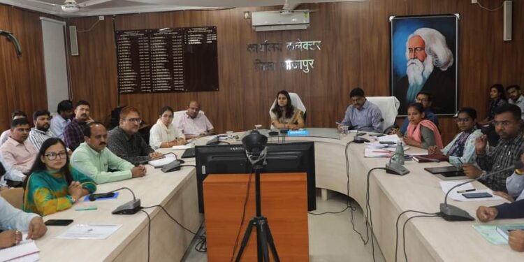 कानून व्यवस्था को बिगाड़ने वालों के विरूद्ध कार्यवाही प्रस्तुत करें – कलेक्टर सुश्री बाफना  निर्वाचन के लिए नियुक्त नोडल अधिकारियों के कार्यों की समीक्षा