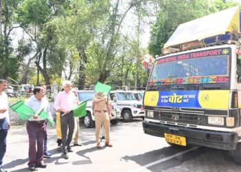 कलेक्टर-एसपी ने जागरूकता रथों को हरी झंडी दिखाकर किया रवाना