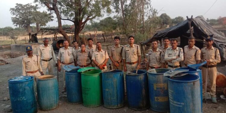 7500 कि.ग्रा. लाहन एवं 25 लीटर हाथ भट्टी मदिरा जप्त कर 05 प्रकरण पंजीबद्ध