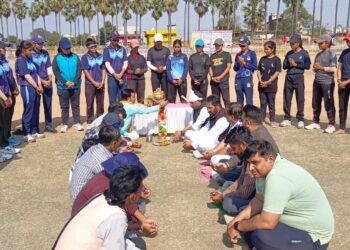 अमर शहीद महिला लेदर बॉल क्रिकेट टूर्नामेंट टीकमगढ़ ढोंगा ग्राउंड पर चौके छक्के की वर्षात के साथ हुआ उद्घाटन