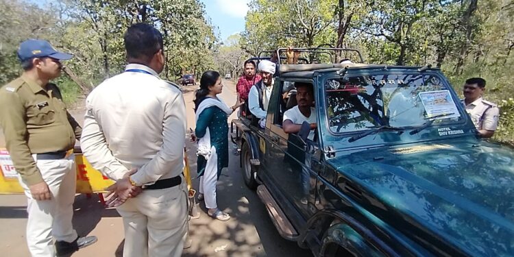 महादेव मेले में आरटीओ निशा चौहान के नेतृत्व में वाहन चालकों को दी जा रही समझाइश,38 चालानों से 20000 हजार रुपए वसूले… वीडियो