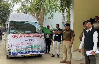 जनपद-कन्नौज में राष्ट्रीय लोक अदालत को सफल बनाने हेतु पुलिस अधीक्षक कन्नौज, अमित कुमार आनंद ने पुलिस कार्यालय कन्नौज से प्रचार वाहन को हरी झंडी दिखाकर किया रवाना ।