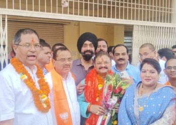 *सांसद संतोष पाण्डेय को प्रत्याशी बनाए जाने पर उन्होंने डोंगरगढ़ पहुंचकर लिया मां बम्लेश्वरी का आशीर्वाद*