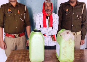 *थाना तालग्राम जनपद कन्नौज थाना तालग्राम पुलिस द्वारा 1 नफर अभियुक्त को मय 20 लीटर कच्ची शराब नाजायज सहित गिरफ्तार किया गया ।*