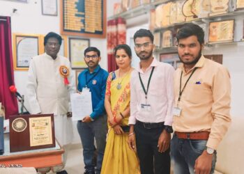 *शासकीय दिग्विजय महाविद्यालय राजनांदगांव के रासेयो इकाई के स्वयंसेवक विनोद टेम्बुकर का राष्ट्रीय एकता शिविर 2024 उड़ीशा के चयन पर संस्था के प्राचार्य ने दी शुभकामनाएं*