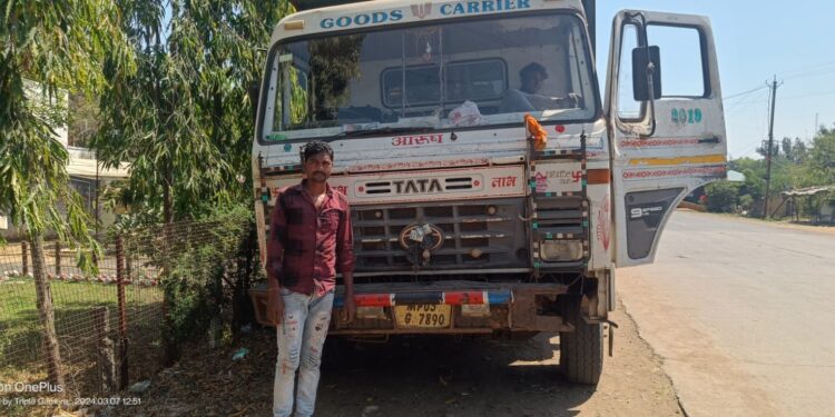 कलेक्टर के निर्देशन में खनिज विभाग की कार्यवाही जारी,इटारसी क्षेत्र में मुरूम मिट्टी के अवैध कारोबार की शिकायतों पर खनिज विभाग की कार्यवाही से हड़कंप,खनिज निरीक्षक पिंकी चौहान ने लाल मुरूम से भरा पकड़ा डंपर…