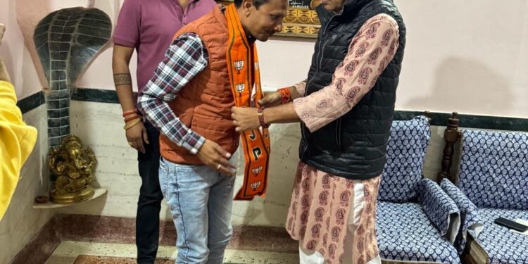 विजय दुबे,भारतीय जनता पार्टी में हुए शामिल पूर्व मंत्री और पन्ना के विधायक बृजेन्द्र प्रताप सिंह के हाथों ली सदस्यता