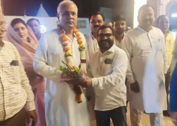 *डोंगरगढ-विष्णु लोधी ने छत्तीसगढ़ के पूर्व मुख्यमंत्री भूपेश बघेल का डोंगरगढ़ में प्रथम आगमन पर स्वागत कर राजनांदगांव सीट से जीत की अग्रिम बधाई दी*