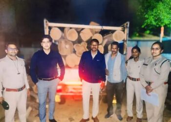 *आधी रात जयश्री टिंबर में वन विभाग का छापा, लाखों की अवैध सागौन हुई बरामद…आरा मशीन सील*