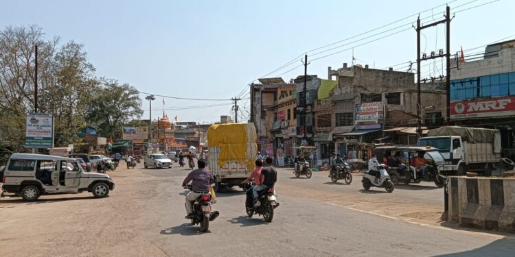 दो मोटरसाइकिल चालकों ने की 5 लाख की लूट, cctv देखिऐ