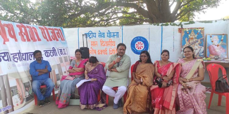 शासकीय कन्या महाविद्यालय कटनी में राष्ट्रीय सेवा योजना के साथ दिवसीय विशेष इकाई शिविर का आयोजन ग्राम पंचायत देवरी टोला कटनी में की प्राचार्य डॉक्टर चित्रा प्रभात की मार्गदर्शन