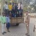 50 से अधिक मजदूर, यातायात पुलिस ने पकड़ा, वाहन किया जब्त, मजदूरों को निःशुल्क बस से भिजवाया देखे VIDEO
