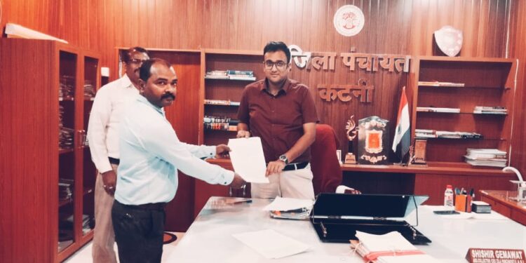 *जिला पंचायत के सीईओ श्री गेमावत ने प्रदीप को प्रदान किया अनुकम्पा नियुक्ति आदेश*