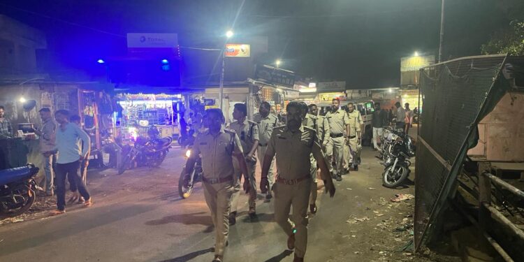 रहटगांव थाना पुलिस विभाग द्वारा ग्राम में निकाला फ्लैग मार्च