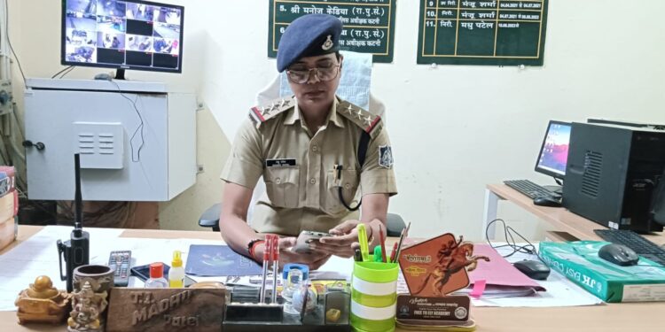 महिला थाना प्राभारी ने किया सुरम्य पार्क मे किया पेट्रोलिंग, घर मे बिना जानकारी निकले बच्चों को दी गई समझाईस