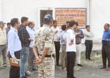 *कलेक्टर श्री सिंह ने खिरकिया और मुहालकला के उपार्जन केंद्रों का निरीक्षण किया*