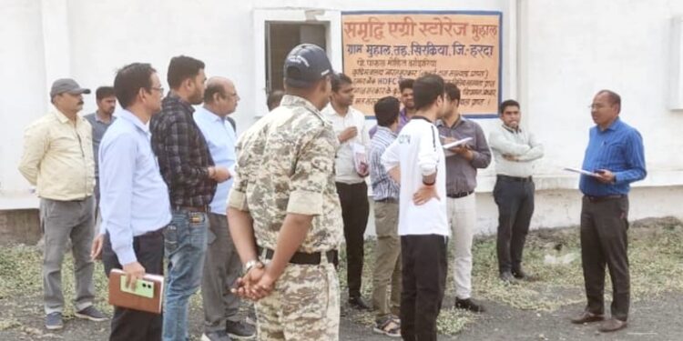 *कलेक्टर श्री सिंह ने खिरकिया और मुहालकला के उपार्जन केंद्रों का निरीक्षण किया*