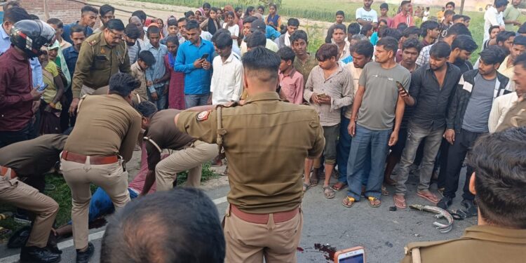 तेज रफ्तार डंपर ने बाइक सवारों को रौंदा , दो की मौत , तीसरा घायल