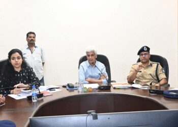 *कलेक्टर और एसपी ने एक स्वर में कहा है कि चुनाव को प्रभावित करने वालों को छोड़ा नहीं जाएगा, चाहे वे किसी भी राजनीतिक पार्टी से जुड़ा क्यों न हो*
