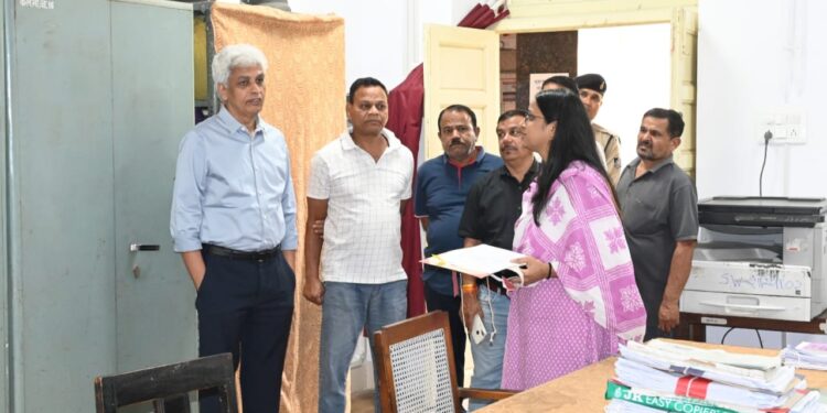 *कंट्रोल रूम,सिंगल विंडो एवं शिकायत शाखा एक ही स्थान पर हो ताकि परेशानी न हो… कलेक्टर*