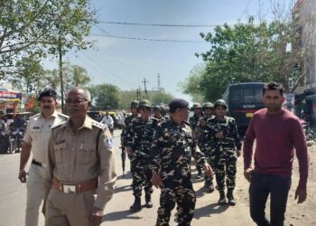 SSB जवानों ने पुलिस के साथ मिलकर निकाला फ्लैग मार्च: कालापीपल पुलिस ने आगामी लोकसभा चुनाव के लिए की शांति व्यवस्था बनाए रखने की अपील