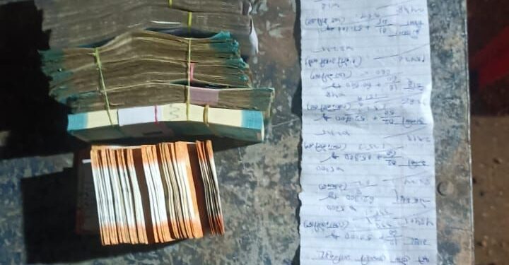 बड़वारा गाड़ी की डिग्गी से 64000 प्राप्त हुए जिससे पूछताछ की गई जिसने बताया कि उक्त रकम गुड़ बिक्री की है जिसे बाद तस्दीक के उक्त राशि संबंधित को सुपुर्द की गई