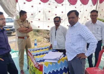 * *हरदा, बैतूल और खंडवा जिलों के कलेक्टर्स और पुलिस अधीक्षकों ने पोखरनी चेक पोस्ट का किया निरीक्षण*