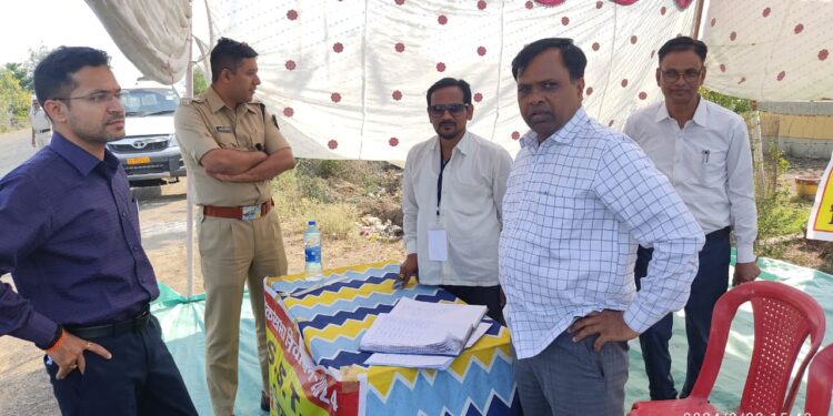 * *हरदा, बैतूल और खंडवा जिलों के कलेक्टर्स और पुलिस अधीक्षकों ने पोखरनी चेक पोस्ट का किया निरीक्षण*