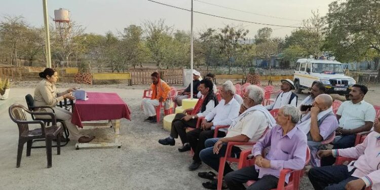 *सलेहा थाना में होली एवं रमजान त्योहारों के चलते शांति समिति की बैठक हुई सम्पन्न*,  *सलेहा थाना प्रभारी ने शांति व सौहार्द के साथ त्‍योहार मनाने को लेकर की अपील*