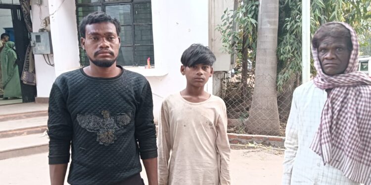 बीच बचाव मे युवक के साथ की गई मारपीर कुठला थाना मे की गई शिकायत