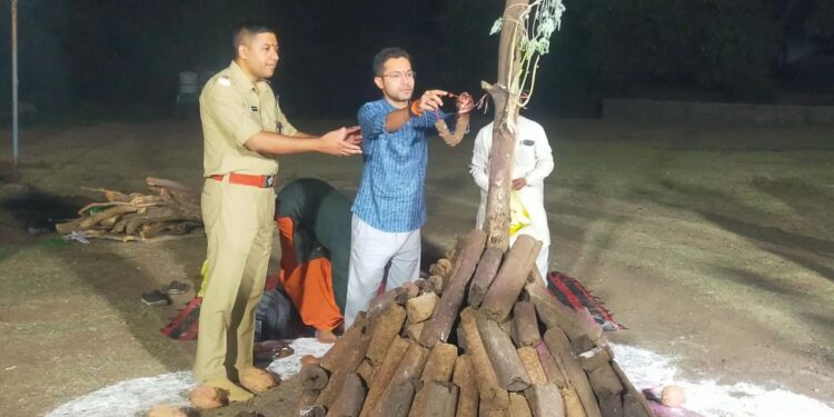 कलेक्टर और पुलिस अधीक्षक नें की होली का पूजा